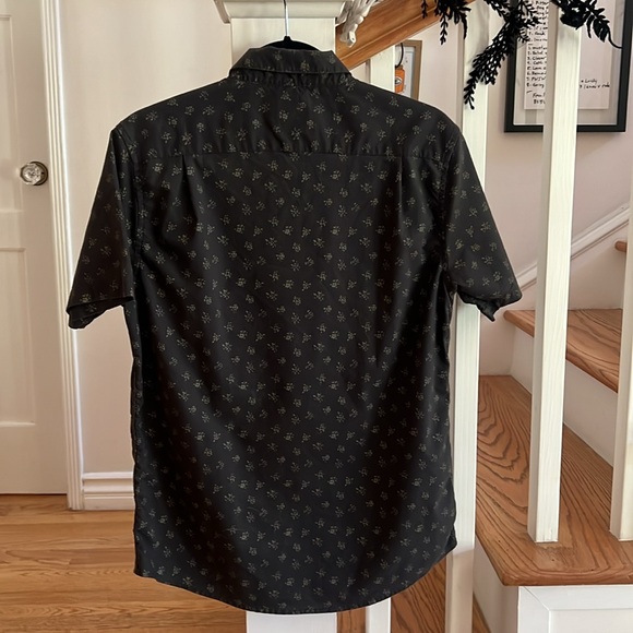 RVCA men’s shirtsleeved button down shirt with small grey floral pattern - Picture 3 of 5